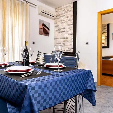 Apartment For Families With Children Lopar, Rab - 20692