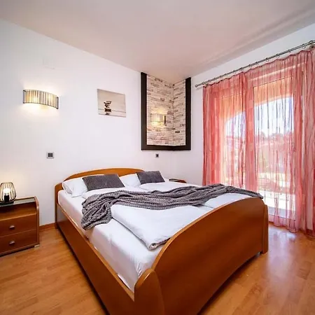 Apartment For Families With Children Lopar, Rab - 20692