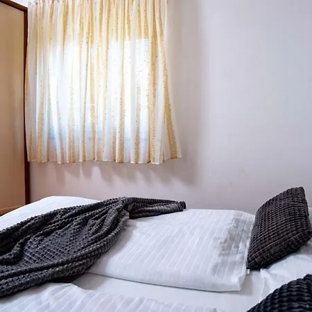 Apartment For Families With Children Lopar, Rab - 20692