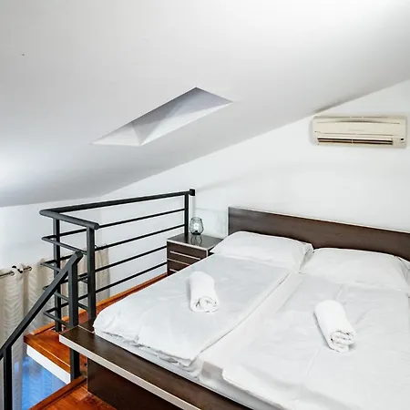 Apartment For Families With Children Lopar, Rab - 20692